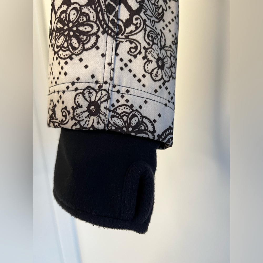 Lululemon Lined Black and White Floral Lace Jacket with Detachable Hood size 4 - Picture 12 of 16